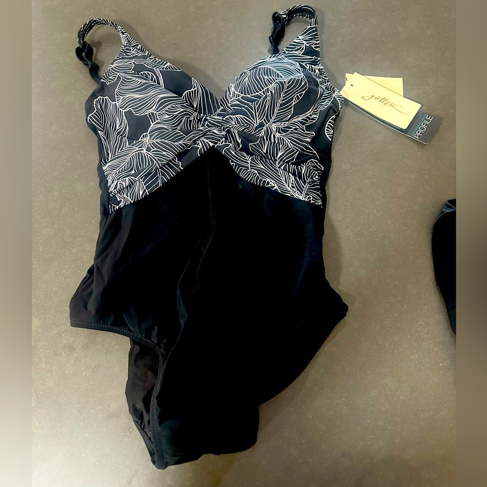 Gottex one piece suit Large NWT